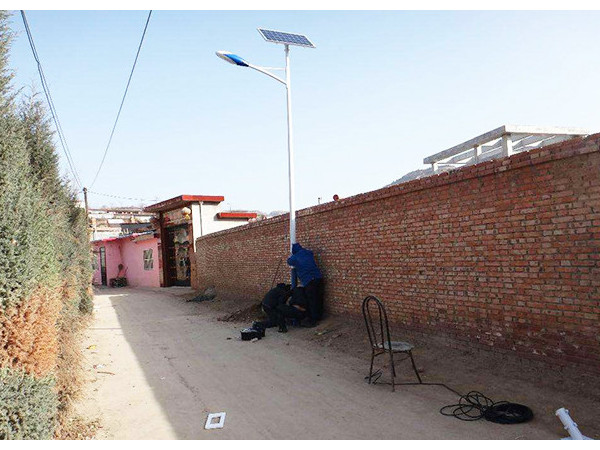 新農(nóng)村太陽能路燈廠家