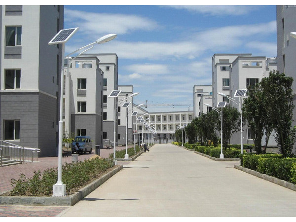 工業(yè)園區(qū)LED太陽(yáng)能路燈