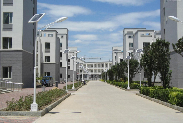 工業(yè)園區(qū)LED太陽能路燈