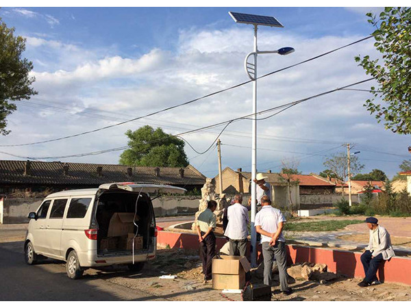 LED太陽(yáng)能路燈