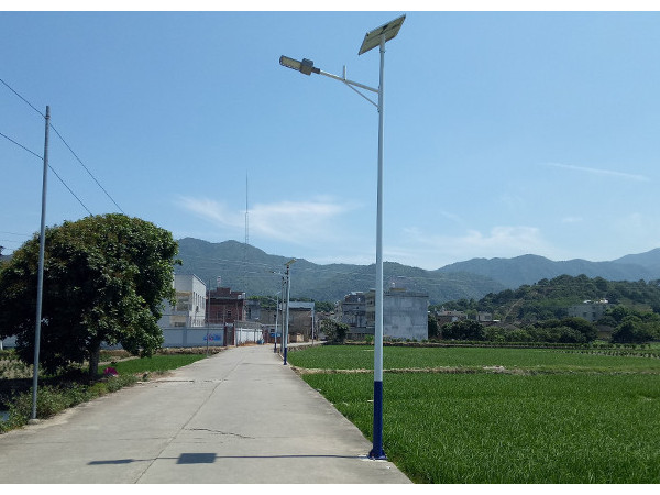 新農(nóng)村LED太陽(yáng)能路燈價(jià)格