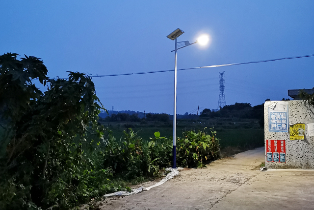 農(nóng)村太陽能路燈 農(nóng)村太陽能路燈