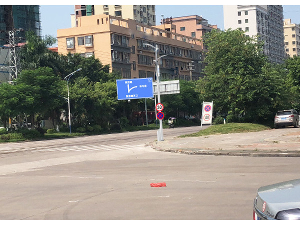 城市道路照明燈具布局