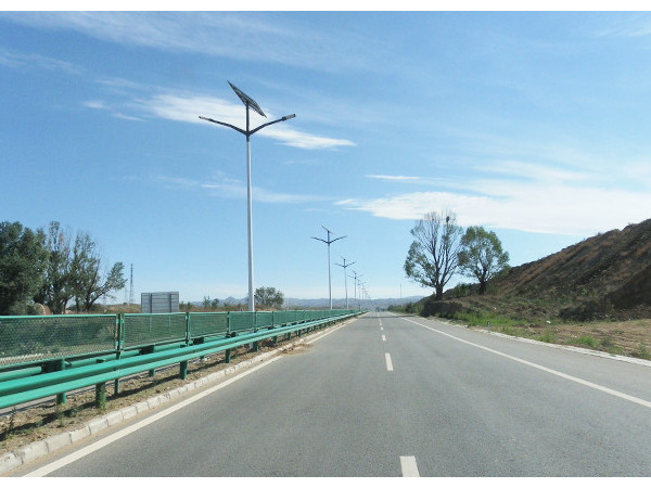 廣東太陽(yáng)能雙臂路燈