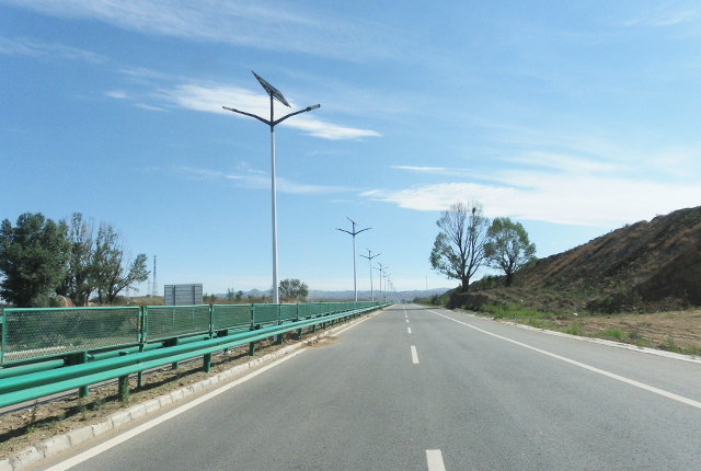 廣東太陽能雙臂路燈 廣東太陽能雙臂路燈