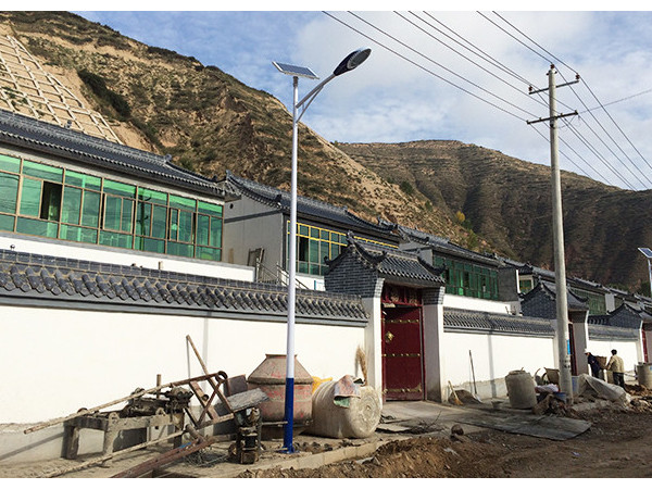 新農(nóng)村太陽能路燈廠家