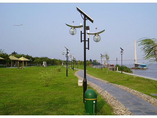 太陽能路燈推廣得到了快速的打開 公園LED太陽能庭院燈