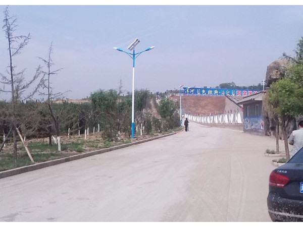 云南新農(nóng)村道路LED太陽能路燈