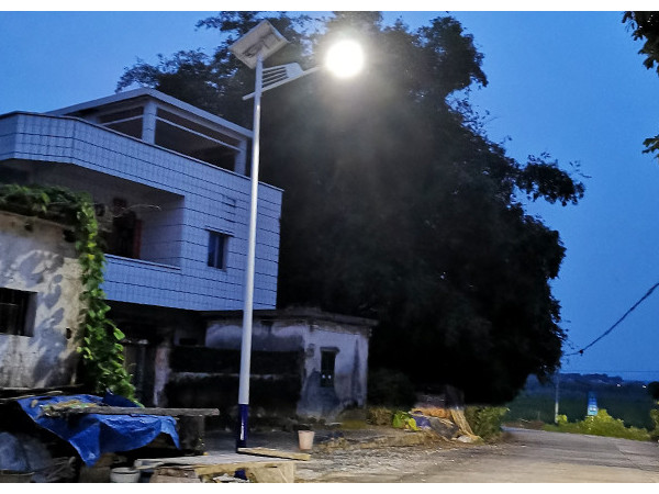 農(nóng)村太陽(yáng)能路燈