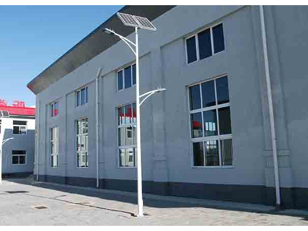 高低臂太陽(yáng)能路燈