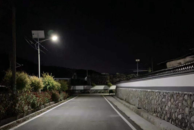 農(nóng)村太陽能路燈亮燈效果