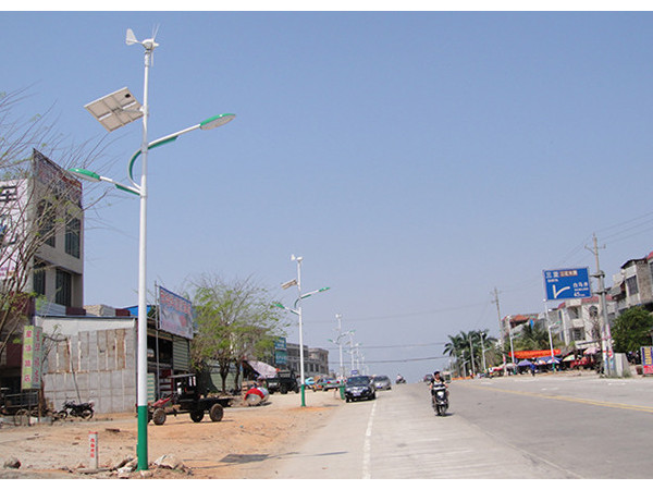 正翔照明太陽能風(fēng)光互補(bǔ)路燈