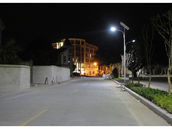 太陽能路燈全套多少錢