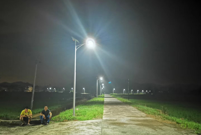 LED太陽(yáng)能路燈